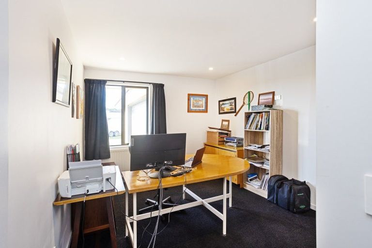 Photo of property in 56 Sunrise Drive, Seaward Bush, Invercargill, 9812