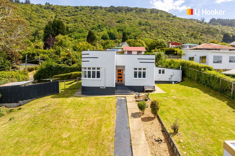 Photo of property in 15 Monowai Road, Ravensbourne, Dunedin, 9022