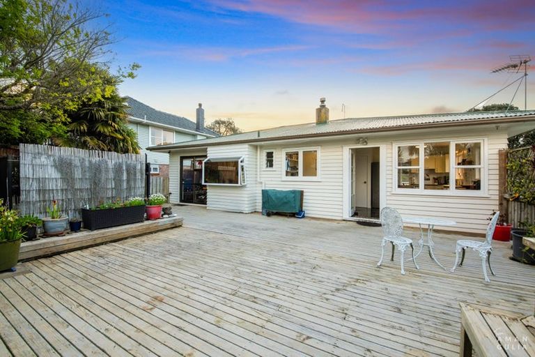 Photo of property in 62 Stottholm Road, Titirangi, Auckland, 0604
