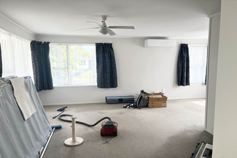 Photo of property in 2 Cushla Place, Massey, Auckland, 0614