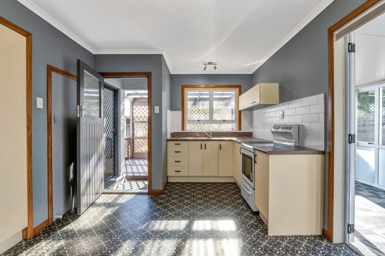 Photo of property in 40 Queens Road, Glen Avon, New Plymouth, 4312