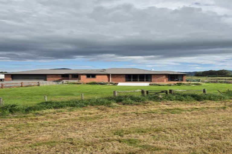 Photo of property in 345 Riccarton Road West, Mosgiel, 9092