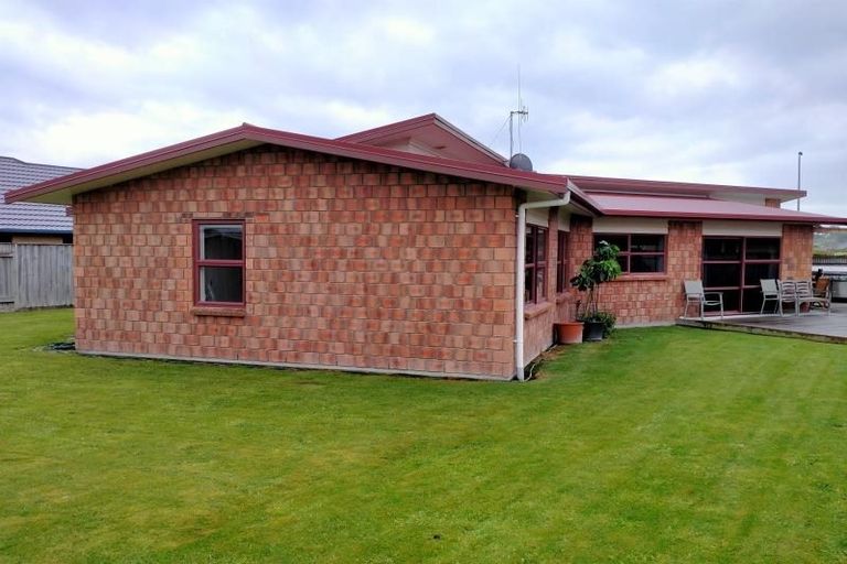 Photo of property in 52 Geneva Terrace, Kelvin Grove, Palmerston North, 4414