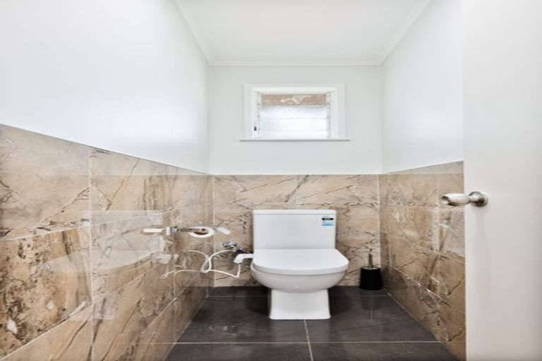 Photo of property in 23 Patts Avenue, Glendene, Auckland, 0602