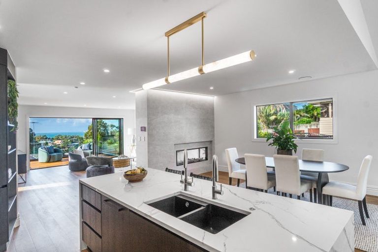 Photo of property in 2/21 Eastcliffe Road, Castor Bay, Auckland, 0620