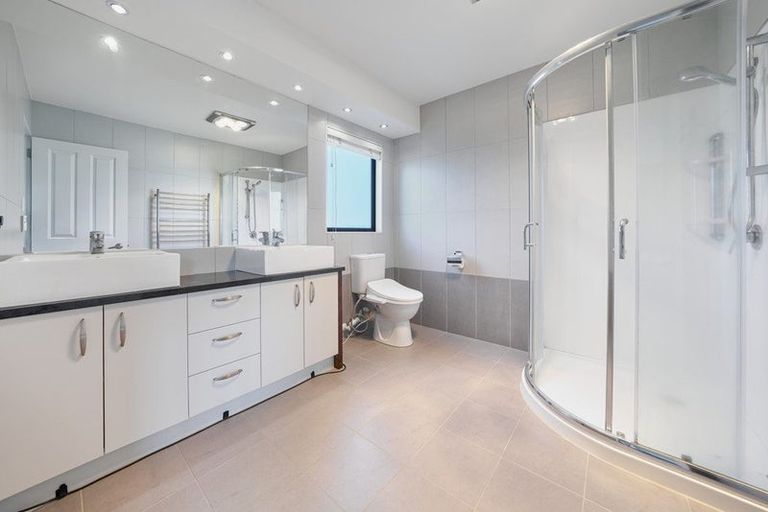 Photo of property in 22 Travis View Drive, Fairview Heights, Auckland, 0632