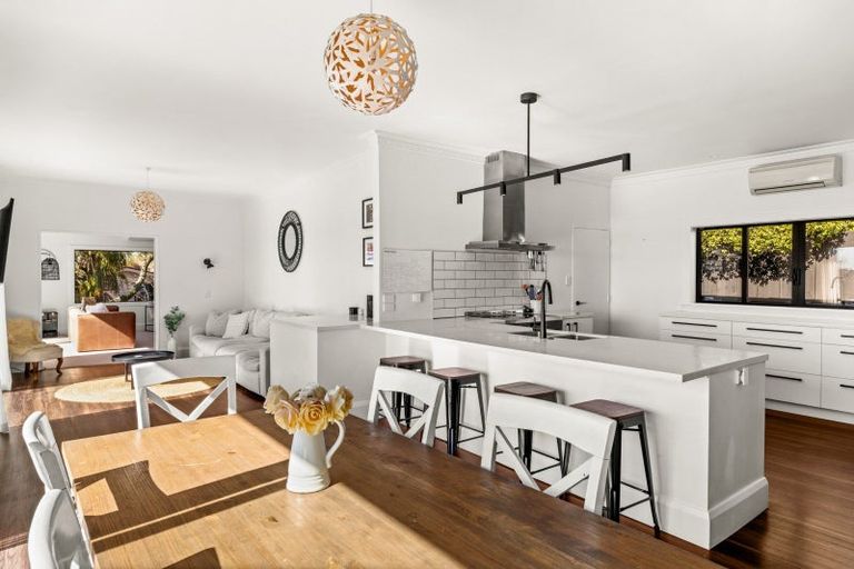 Photo of property in 73 James Cook Street, Havelock North, 4130