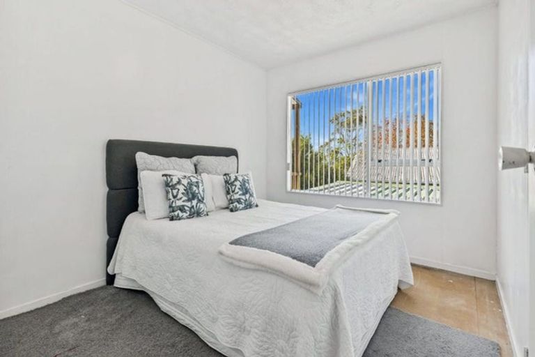 Photo of property in 26 Beauchamp Drive, Massey, Auckland, 0614