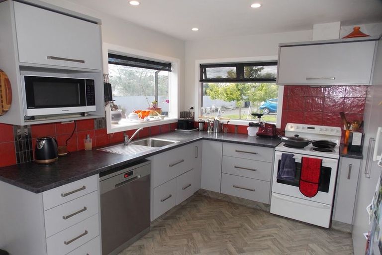 Photo of property in 32 Pioneer Highway, Awapuni, Palmerston North, 4412