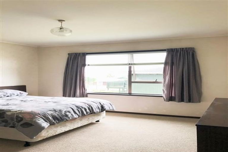 Photo of property in 42 Miltonia Avenue, Te Atatu South, Auckland, 0610