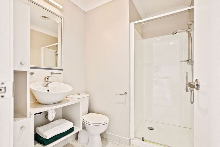 Photo of property in 9l Clearwater Cove, West Harbour, Auckland, 0618