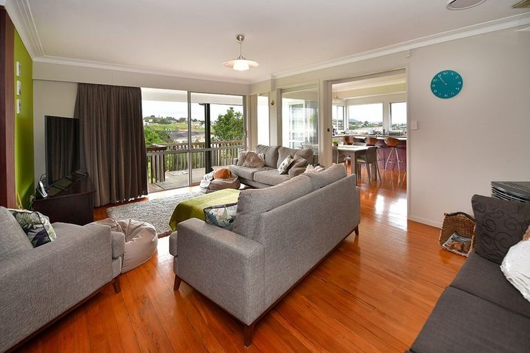 Photo of property in 12 Tawhana Crescent, Red Beach, 0932