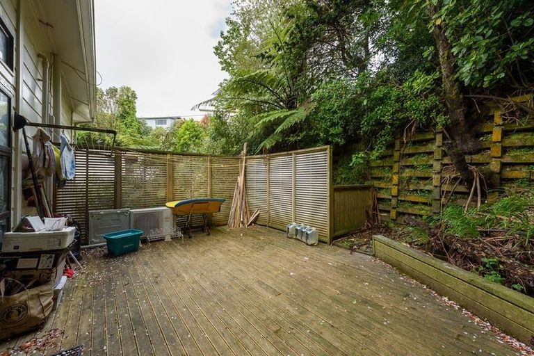 Photo of property in 6 Epsom Way, Karori, Wellington, 6012