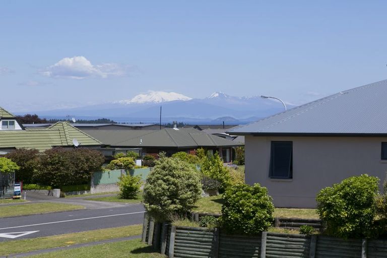 Photo of property in 2/2 Astelia Way, Waipahihi, Taupo, 3330