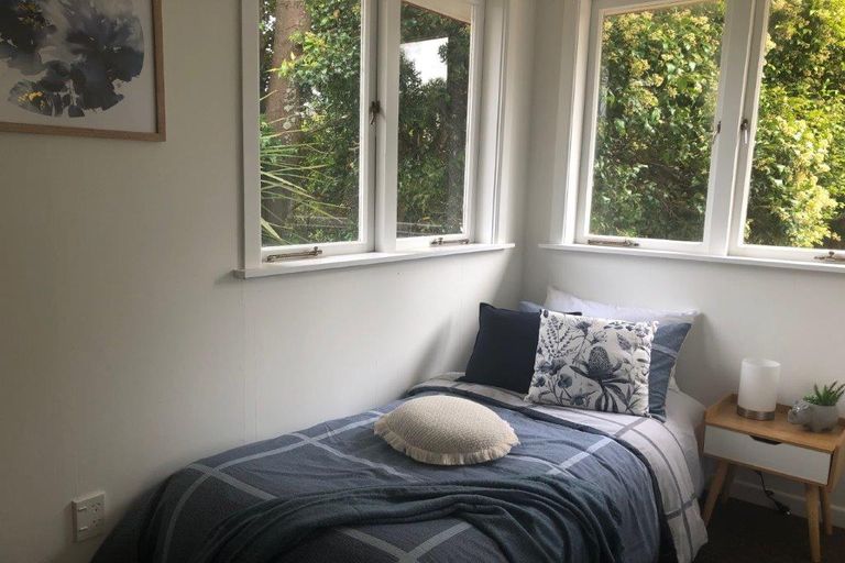 Photo of property in 16 Parrs Cross Road, Henderson, Auckland, 0612