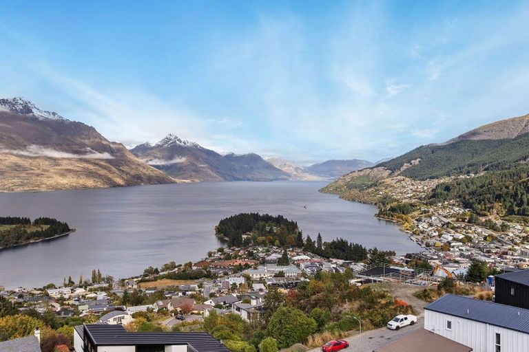 Photo of property in 2 Vancouver Drive, Queenstown, 9300