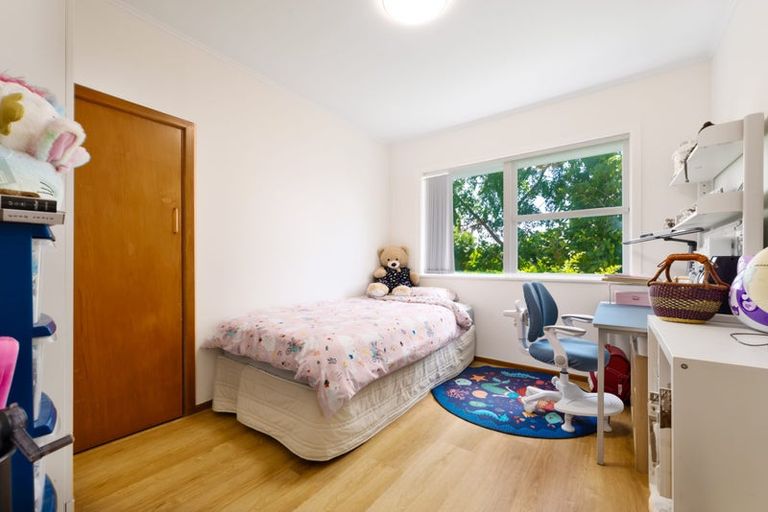 Photo of property in 57 Divich Avenue, Te Atatu South, Auckland, 0610