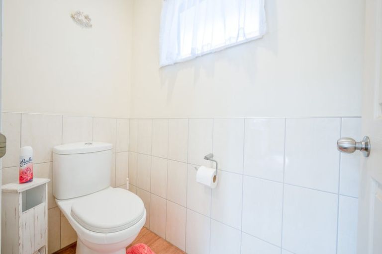 Photo of property in 64a Clevedon Road, Papakura, 2110