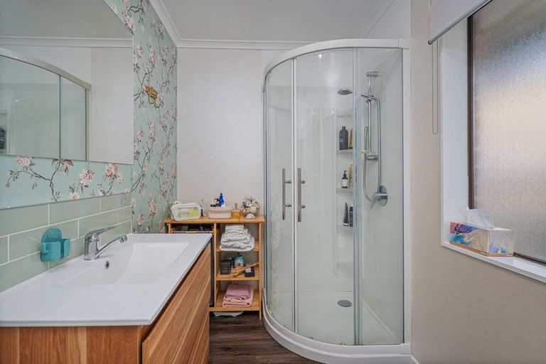 Photo of property in 51 Cholmondeley Crescent, Whitianga, 3510