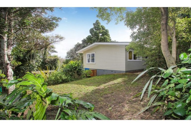 Photo of property in 28 Kauri Road, Birkenhead, Auckland, 0626