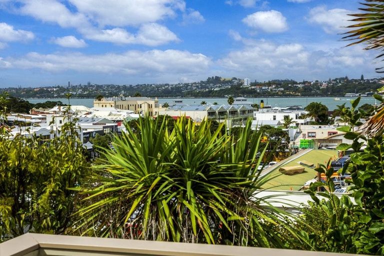 Photo of property in 2/125 Victoria Road, Devonport, Auckland, 0624