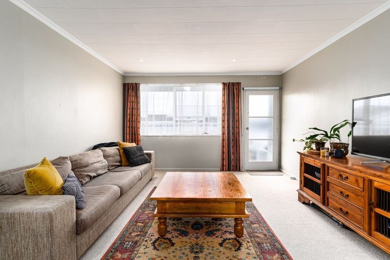 Photo of property in 12 Kiwi Court, Roslyn, Palmerston North, 4414