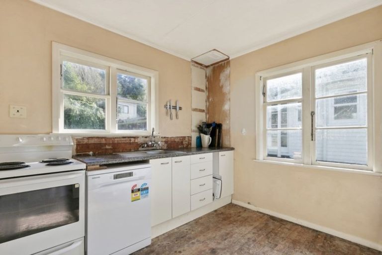 Photo of property in 195 Wellington Road, Wainuiomata, Lower Hutt, 5014