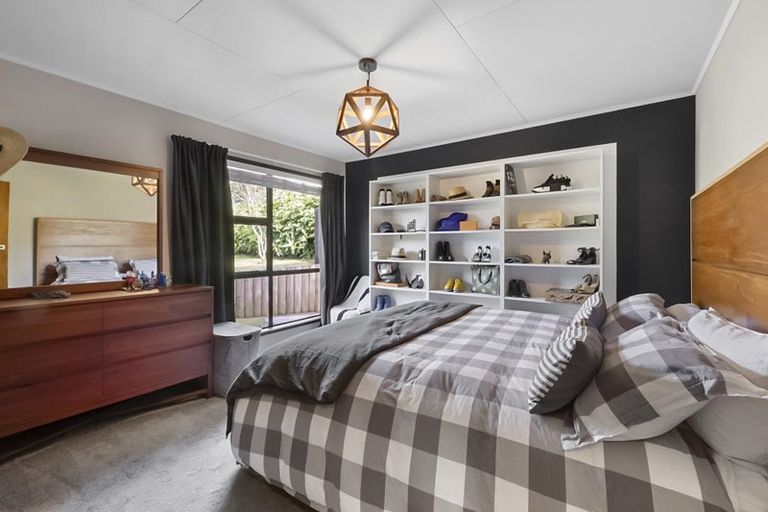 Photo of property in 18 Mayfair Place, Westown, New Plymouth, 4310