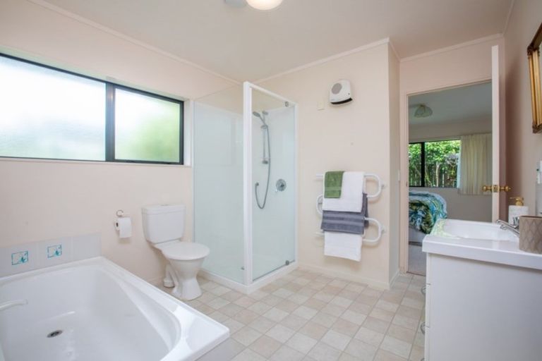 Photo of property in 52a Parata Street, Waikanae, 5036