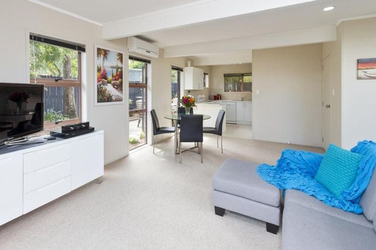 Photo of property in 1/18 Oliver Twist Avenue, Mellons Bay, Auckland, 2014