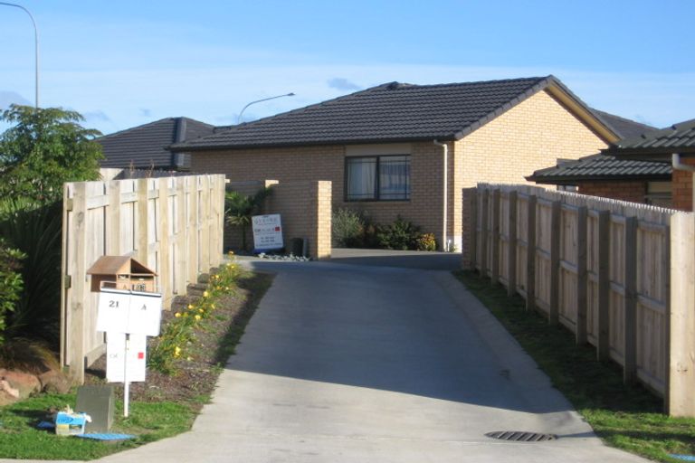 Photo of property in 23 Ballymore Drive, Pinehill, Auckland, 0632