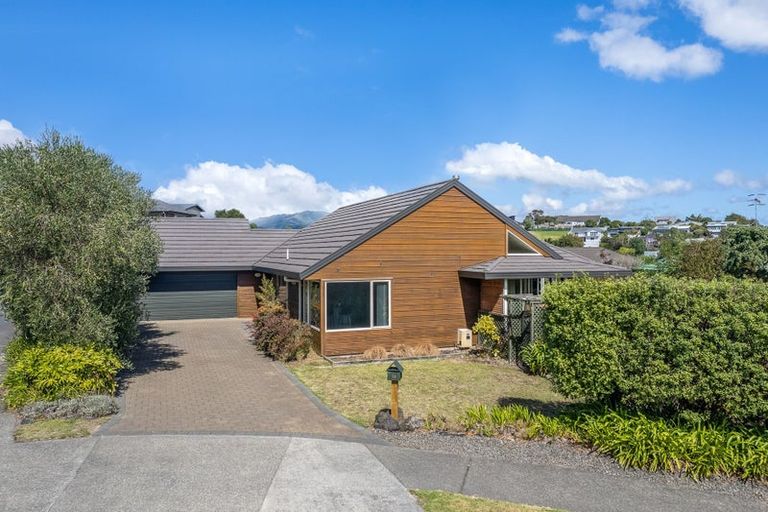 Photo of property in 28 Harry Shaw Way, Raumati South, Paraparaumu, 5032