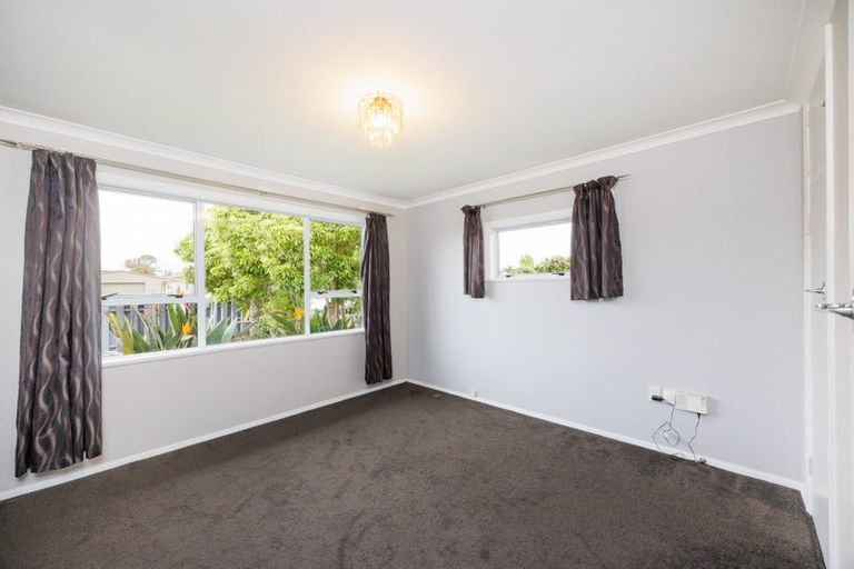 Photo of property in 4 Eton Place, Terrace End, Palmerston North, 4410