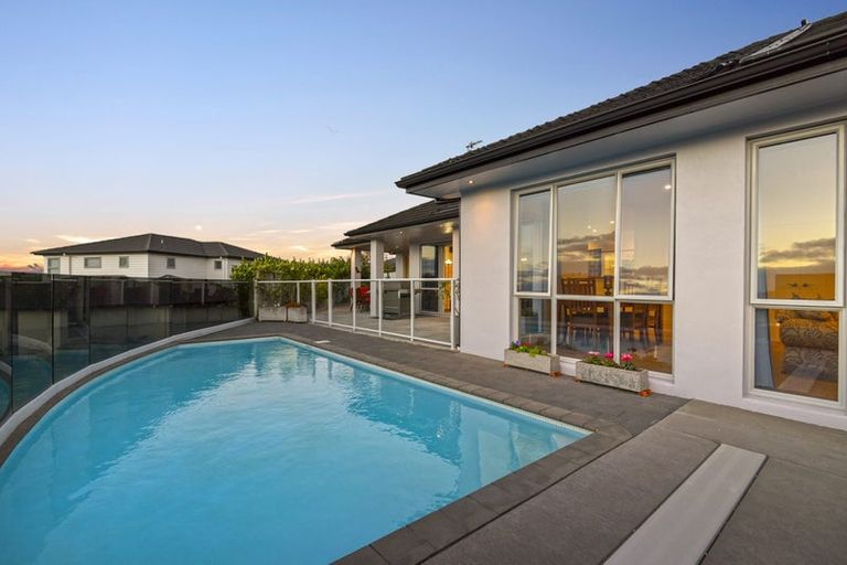 Photo of property in 160 Kittiwake Drive, Schnapper Rock, Auckland, 0632