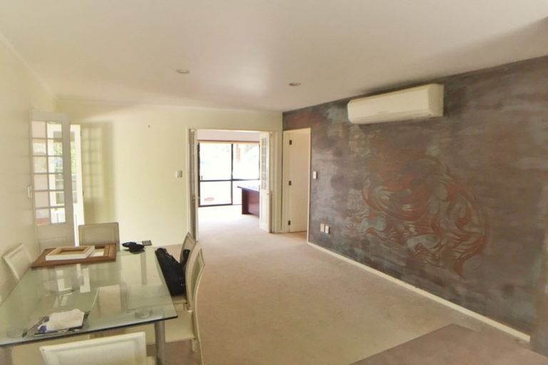 Photo of property in 4 Oystergrove Road, West Harbour, Auckland, 0618