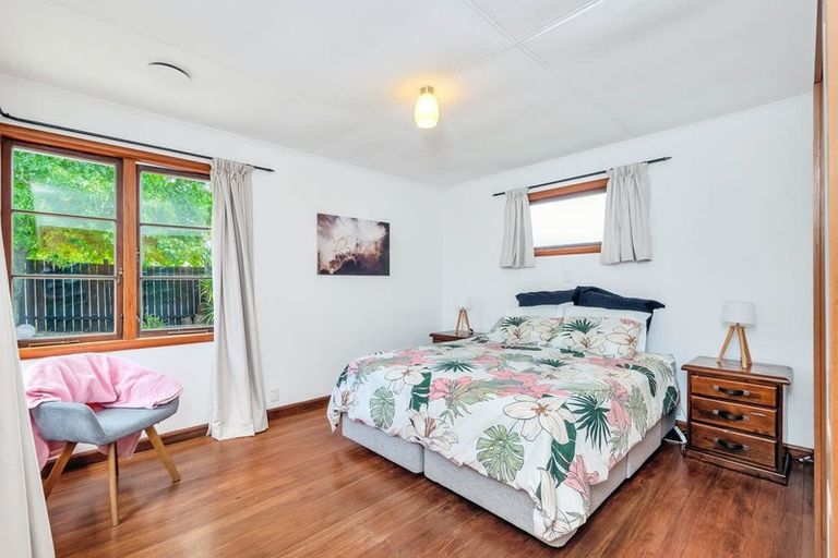 Photo of property in 21 Birdwood Road, Swanson, Auckland, 0612