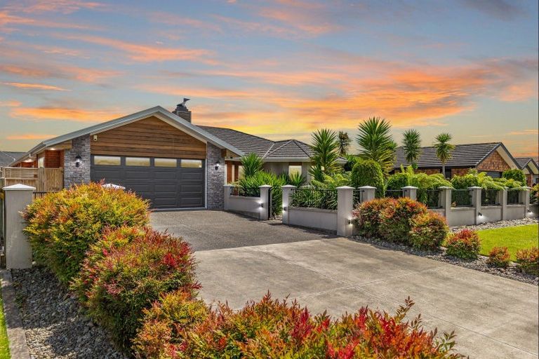 Photo of property in 15 Okarito Avenue, Levin, 5510