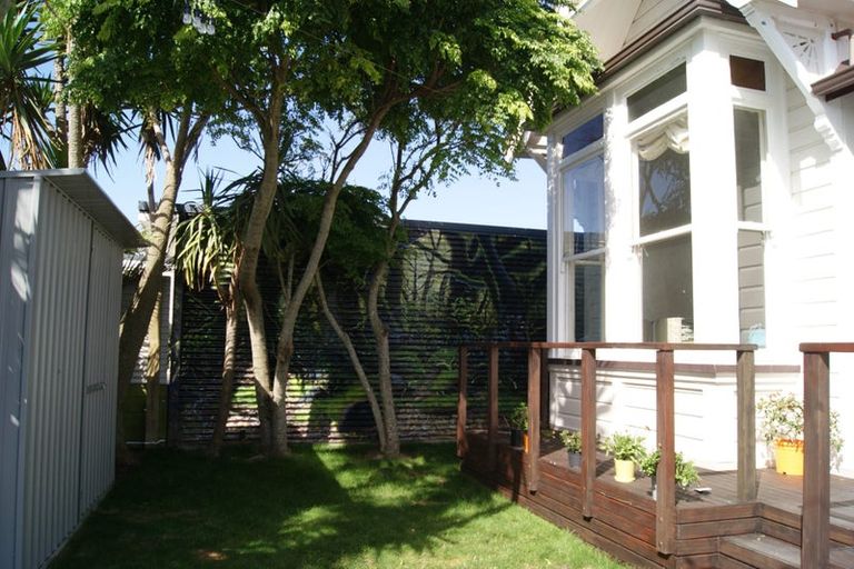 Photo of property in 122a Derwent Street, Island Bay, Wellington, 6023