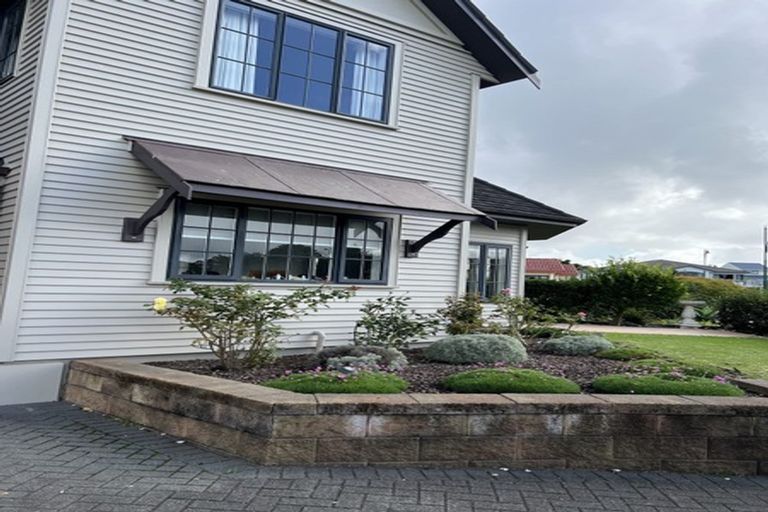 Photo of property in 3 Onemana Way, Te Atatu Peninsula, Auckland, 0610