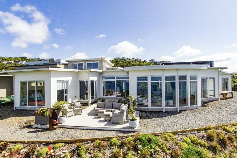 Photo of property in 27 Cromwell Point, Newlands, Wellington, 6037