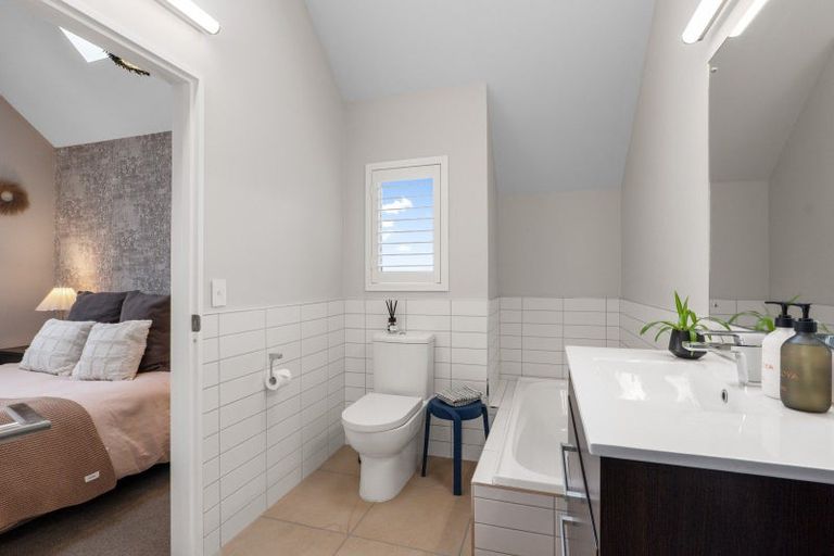 Photo of property in 87b Aikmans Road, Merivale, Christchurch, 8014