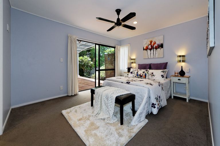 Photo of property in 3 Avonleigh Road, Green Bay, Auckland, 0604