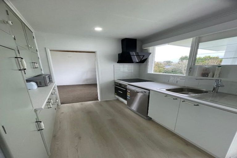 Photo of property in 23 Colwill Road, Massey, Auckland, 0614