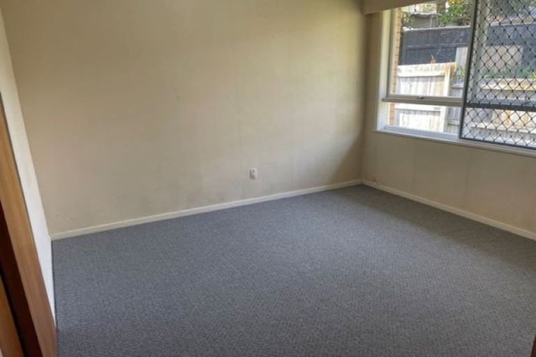 Photo of property in 2/7 Luplau Crescent, Cockle Bay, Auckland, 2014