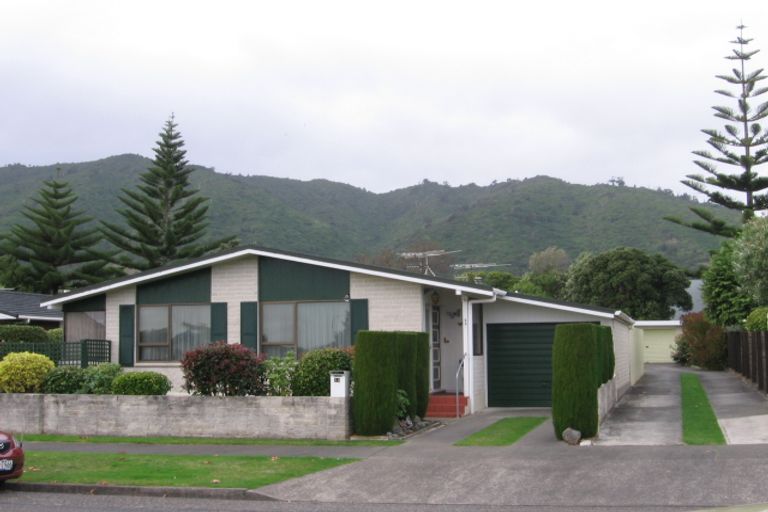 Photo of property in 34a Rewarewa Crescent, Waikanae, 5036