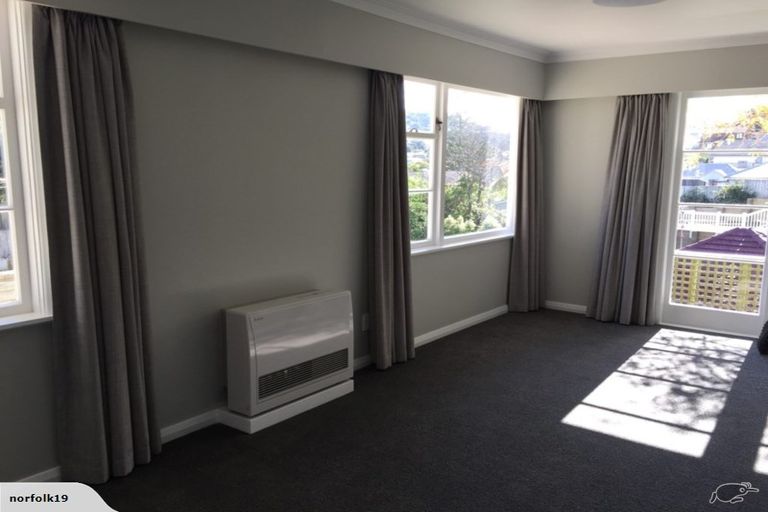 Photo of property in 98 Melbourne Road, Island Bay, Wellington, 6023