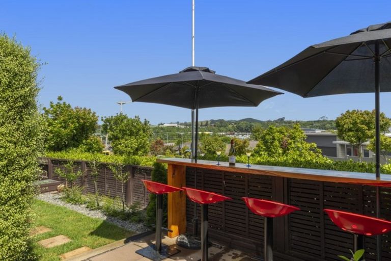 Photo of property in 2 Crater Close, Pyes Pa, Tauranga, 3112