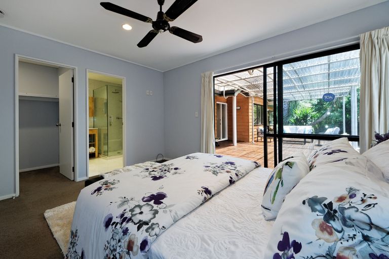 Photo of property in 3 Avonleigh Road, Green Bay, Auckland, 0604