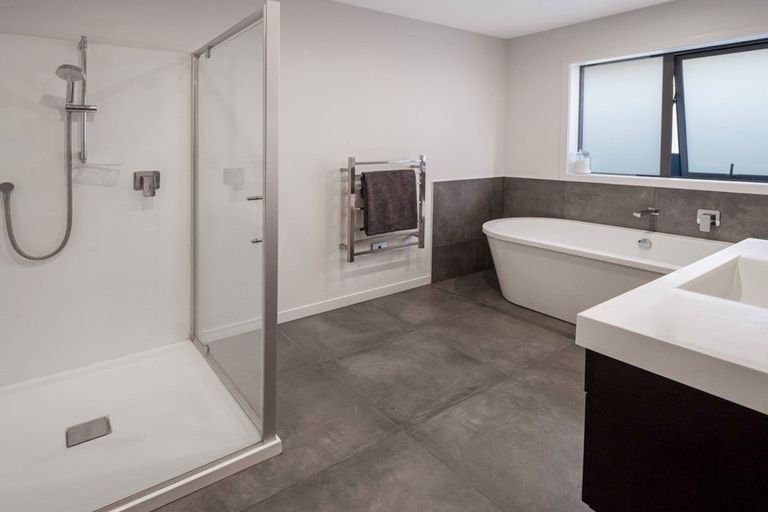 Photo of property in 7e Whakatomo Place, Havelock North, 4130