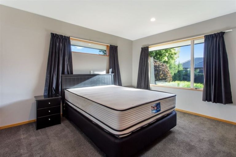 Photo of property in 2/28 Kirsten Place, Parklands, Christchurch, 8083